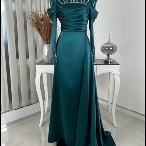 Elegant Teal Evening Gown